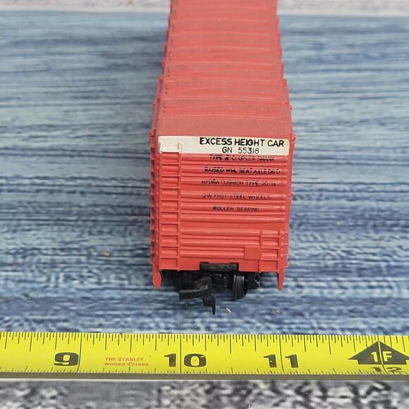 H.O scale Great Northern Hydra cushion box car/car hauler red and white - Picture 3 of 9